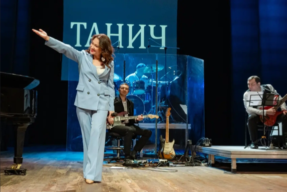 &laquo;&Acy; &bcy;&iecy;&lcy;&ycy;&jcy; &lcy;&iecy;&bcy;&iecy;&dcy;&softcy; &ncy;&acy; &pcy;&rcy;&ucy;&dcy;&ucy;&hellip;&raquo;