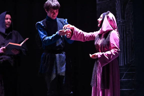 &Pcy;&Rcy;&IEcy;&Mcy;&SOFTcy;&IEcy;&Rcy;&Acy;&colon; &Rcy;&Ocy;&Mcy;&IEcy;&Ocy; &Icy; &Dcy;&ZHcy;&Ucy;&Lcy;&SOFTcy;&IEcy;&Tcy;&Tcy;&Acy;&period; &Pcy;&Icy;&Lcy;&Icy;&Gcy;&Rcy;&Icy;&Mcy;&Ycy; &Vcy;&IEcy;&Rcy;&Ocy;&Ncy;&Ycy;