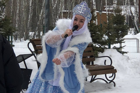 Снежный переполох у Новогодней ёлки 