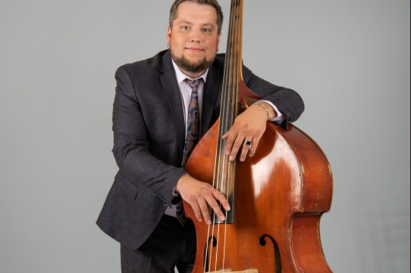 Аккордеон при свечах