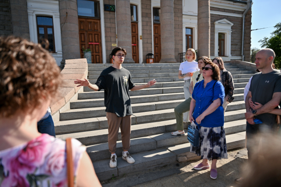 &Pcy;&ocy; &tcy;&iecy;&acy;&tcy;&rcy;&ucy; &pcy;&rcy;&icy; &scy;&vcy;&iecy;&chcy;&acy;&khcy;