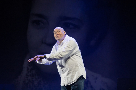 ВИКТОР СУХОРУКОВ. МОНОСПЕКТАКЛЬ "СЧАСТЛИВЫЕ ДНИ"