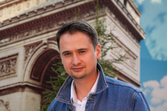 &Dcy;&icy;&scy;&kcy;&ocy;&tcy;&iecy;&kcy;&acy; "&Zcy;&ocy;&lcy;&ocy;&tcy;&ycy;&iecy; 90-&iecy; &pcy;&rcy;&ocy;&tcy;&icy;&vcy; 2000-&khcy;"