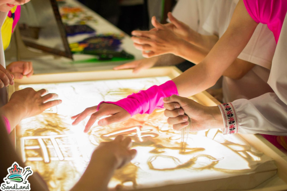 Рисовать легко: создаем 2 песочные картины разными техниками