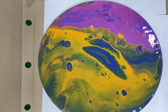 АРТ-встреча: создание интерьерной картины в стиле FluidArt на холсте