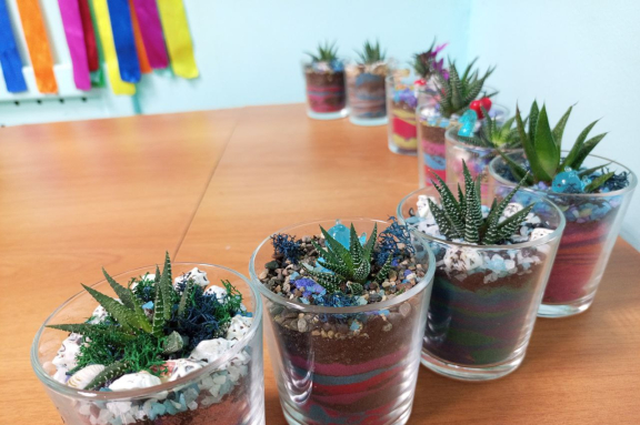 АРТ-каникулы в SandLand: создание мини-флорариума с песочной церемонией