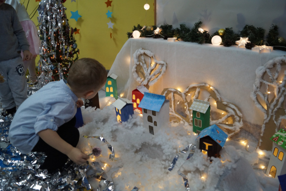 Новогодний спектакль " Как Лисёнок Новый год встречал"