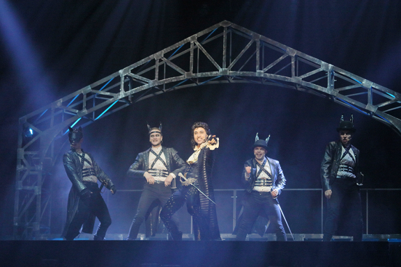 "&CHcy;&iecy;&lcy;&ocy;&vcy;&iecy;&kcy;&comma; &kcy;&ocy;&tcy;&ocy;&rcy;&ycy;&jcy; &scy;&mcy;&iecy;&iocy;&tcy;&scy;&yacy;" &gcy;&period;&IEcy;&kcy;&acy;&tcy;&iecy;&rcy;&icy;&ncy;&bcy;&ucy;&rcy;&gcy;