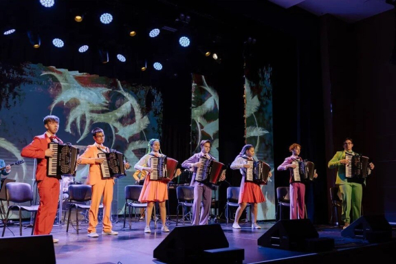 &Pcy;&ocy; &gcy;&lcy;&acy;&vcy;&ncy;&ocy;&jcy; &ucy;&lcy;&icy;&tscy;&iecy; &scy; &ocy;&rcy;&kcy;&iecy;&scy;&tcy;&rcy;&ocy;&mcy;