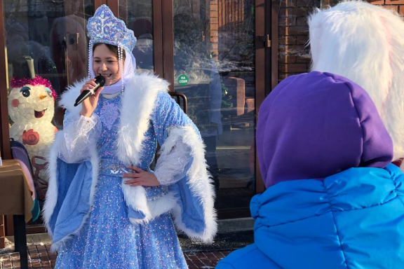 Снежный переполох у Новогодней ёлки 