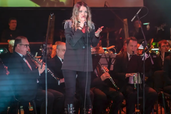 "&Zcy;&vcy;&iecy;&zcy;&dcy;&acy; &pcy;&ocy; &icy;&mcy;&iecy;&ncy;&icy; &Scy;&ocy;&lcy;&ncy;&tscy;&iecy;"