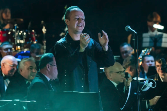 "&Zcy;&vcy;&iecy;&zcy;&dcy;&acy; &pcy;&ocy; &icy;&mcy;&iecy;&ncy;&icy; &Scy;&ocy;&lcy;&ncy;&tscy;&iecy;"