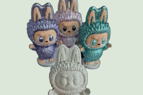 Творческий мастер-класс: раскрась своего уникального гипсового друга Лабубу