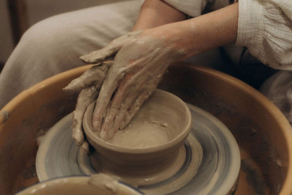 Мастер-класс за гончарным кругом-создание изделий из глины