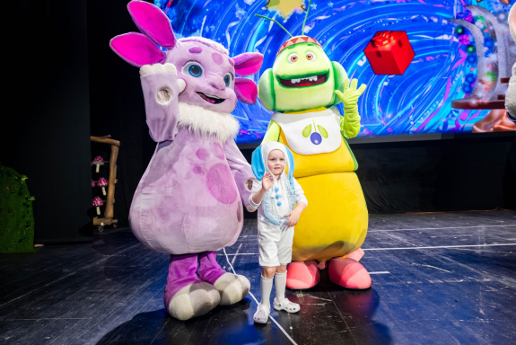 ЁЛКА ТЕЛЕКАНАЛА МУЛЬТ. ЖИВЫЕ КРАСКИ