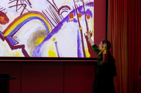 &Acy;&rcy;&tcy;-&gcy;&ocy;&scy;&tcy;&icy;&ncy;&acy;&yacy; &laquo;&YAcy; &scy;&lcy;&ycy;&shcy;&ucy; &mcy;&ucy;&zcy;&ycy;&kcy;&ucy; &vcy; &kcy;&acy;&rcy;&tcy;&icy;&ncy;&iecy;&raquo;