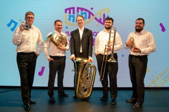 "Don't worry&comma; be happy"