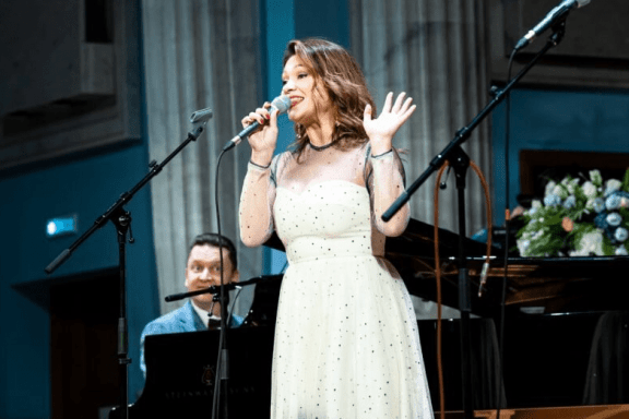 &Acy; &ucy; &ncy;&acy;&scy; &vcy;&ocy; &dcy;&vcy;&ocy;&rcy;&iecy;