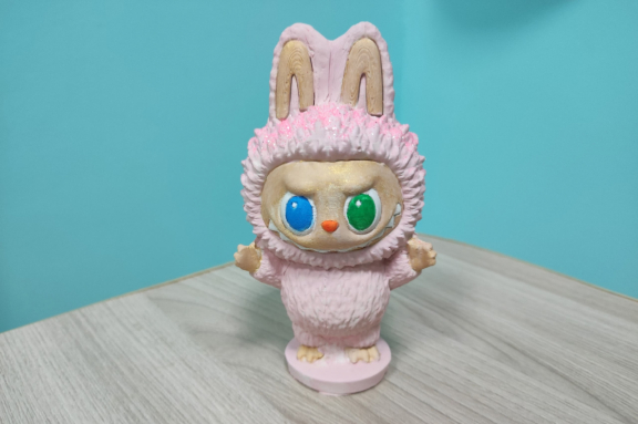 Творческий мастер-класс: раскрась своего уникального гипсового друга Лабубу