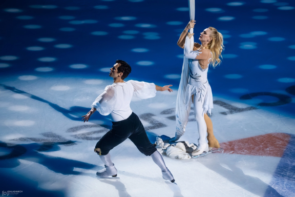 Щелкунчик на льду с симфоническим оркестром.