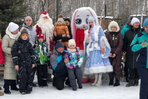 Снежный переполох у Новогодней ёлки 