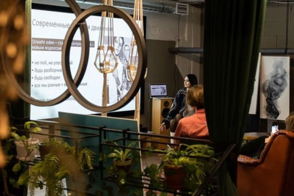 &Pcy;&acy;&ncy;&kcy;-&icy;&kcy;&ocy;&ncy;&ycy;&colon; &Ocy;&tcy; &Scy;&icy;&dcy;&acy; &Vcy;&icy;&shcy;&iecy;&scy;&acy; &dcy;&ocy; &Bcy;&icy;&lcy;&lcy;&icy; &Acy;&jcy;&lcy;&icy;&shcy;