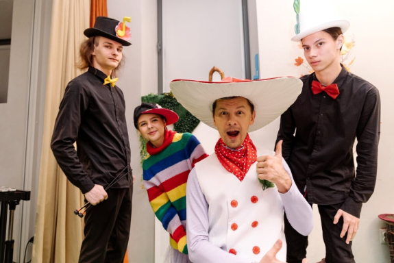 &Mcy;&acy;&shcy;&iecy;&ncy;&softcy;&kcy;&acy; &icy; &Mcy;&iecy;&dcy;&vcy;&iecy;&dcy;&softcy; &lpar;&Kcy;&rcy;&ocy;&shcy;&iecy;&chcy;&ncy;&ycy;&iecy; &scy;&kcy;&acy;&zcy;&kcy;&icy;&rpar;