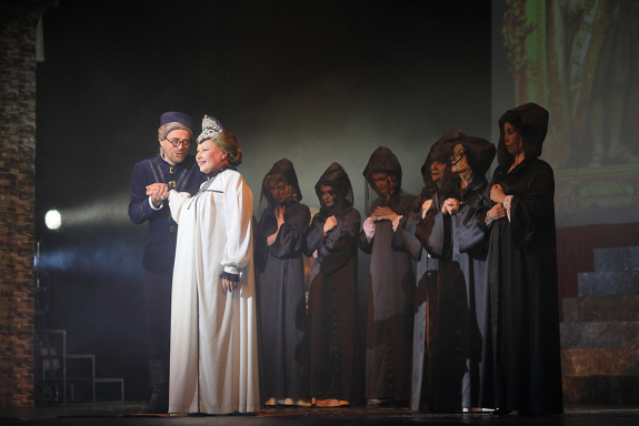 "&CHcy;&iecy;&lcy;&ocy;&vcy;&iecy;&kcy;&comma; &kcy;&ocy;&tcy;&ocy;&rcy;&ycy;&jcy; &scy;&mcy;&iecy;&iocy;&tcy;&scy;&yacy;" &gcy;&period;&IEcy;&kcy;&acy;&tcy;&iecy;&rcy;&icy;&ncy;&bcy;&ucy;&rcy;&gcy;