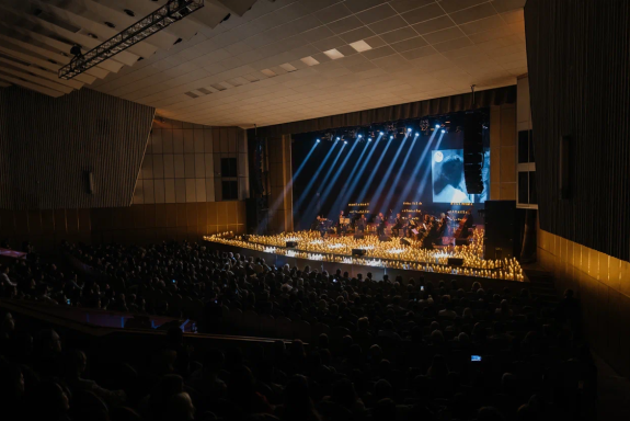 "P&period;S&period; &YAcy; &lcy;&yucy;&bcy;&lcy;&yucy; &tcy;&iecy;&bcy;&yacy;" Neo Classic Orchestra&comma; &zhcy;&icy;&vcy;&ocy;&jcy; &khcy;&ocy;&rcy; &icy; 3000 &scy;&vcy;&iecy;&chcy;&iecy;&jcy;&period;