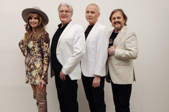 &Lcy;&iecy;&gcy;&iecy;&ncy;&dcy;&acy;&rcy;&ncy;&ycy;&iecy; &Vcy;&Icy;&Acy; &Scy;&acy;&mcy;&ocy;&tscy;&vcy;&iecy;&tcy;&ycy; &scy; &pcy;&rcy;&acy;&zcy;&dcy;&ncy;&icy;&chcy;&ncy;&ycy;&mcy; &kcy;&ocy;&ncy;&tscy;&iecy;&rcy;&tcy;&ocy;&mcy;