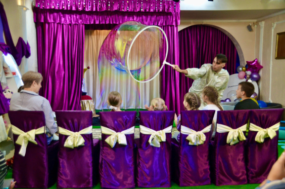 Шоу гигантских мыльных пузырей