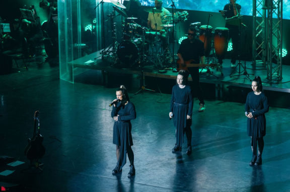 Pink Floyd &mdash; &lcy;&iecy;&gcy;&iecy;&ncy;&dcy;&acy;&rcy;&ncy;&ycy;&iecy; &khcy;&icy;&tcy;&ycy; &vcy; &scy;&ocy;&pcy;&rcy;&ocy;&vcy;&ocy;&zhcy;&dcy;&iecy;&ncy;&icy;&icy; &scy;&icy;&mcy;&fcy;&ocy;&ncy;&icy;&chcy;&iecy;&scy;&kcy;&ocy;&gcy;&ocy; &ocy;&rcy;&kcy;&iecy;&scy;&tcy;&rcy;&acy;