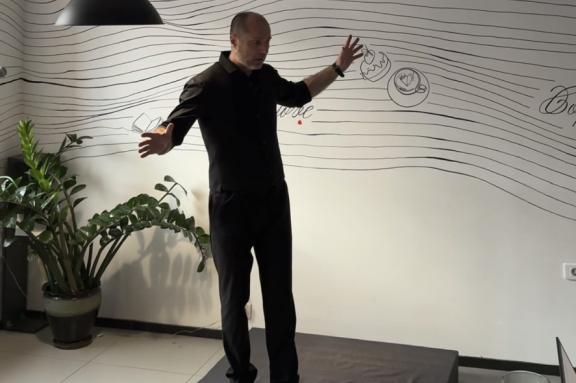 &Pcy;&ocy;&ecy;&tcy;&icy;&chcy;&iecy;&scy;&kcy;&icy;&jcy; &mcy;&ocy;&ncy;&ocy;&scy;&pcy;&iecy;&kcy;&tcy;&acy;&kcy;&lcy;&softcy; "&Pcy;&ucy;&shcy;&kcy;&icy;&ncy;&scy;&kcy;&icy;&jcy; &vcy;&iecy;&chcy;&iecy;&rcy;&colon; &Mcy;&iecy;&dcy;&ncy;&ycy;&jcy; &vcy;&scy;&acy;&dcy;&ncy;&icy;&kcy;"