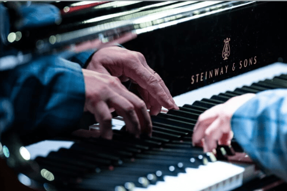 &Acy; &ucy; &ncy;&acy;&scy; &vcy;&ocy; &dcy;&vcy;&ocy;&rcy;&iecy;