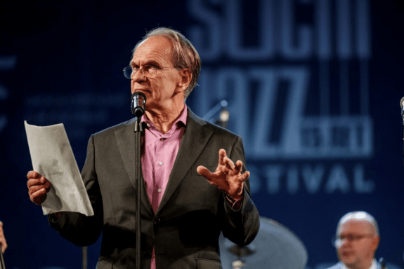 X &Fcy;&iecy;&scy;&tcy;&icy;&vcy;&acy;&lcy;&softcy; &mcy;&ucy;&zcy;&ycy;&kcy;&acy;&lcy;&softcy;&ncy;&ocy;&gcy;&ocy; &yucy;&mcy;&ocy;&rcy;&acy; &scy; &Icy;&period;&Bcy;&ucy;&tcy;&mcy;&acy;&ncy;&ocy;&mcy;