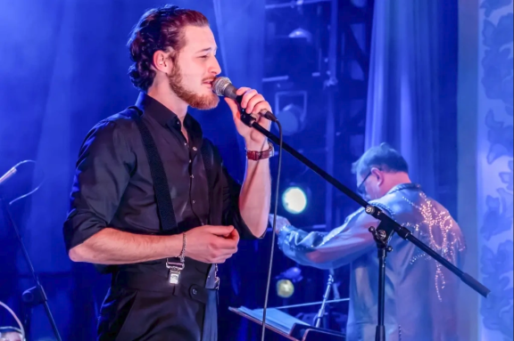 "&Zcy;&vcy;&iecy;&zcy;&dcy;&acy; &pcy;&ocy; &icy;&mcy;&iecy;&ncy;&icy; &Scy;&ocy;&lcy;&ncy;&tscy;&iecy;"