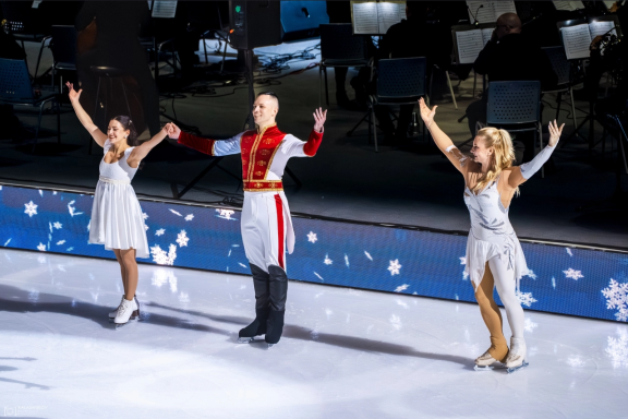 Щелкунчик на льду с симфоническим оркестром.