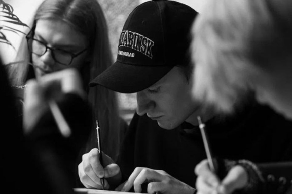 &Pcy;&acy;&ncy;&kcy;-&icy;&kcy;&ocy;&ncy;&ycy;&colon; &Ocy;&tcy; &Scy;&icy;&dcy;&acy; &Vcy;&icy;&shcy;&iecy;&scy;&acy; &dcy;&ocy; &Bcy;&icy;&lcy;&lcy;&icy; &Acy;&jcy;&lcy;&icy;&shcy;