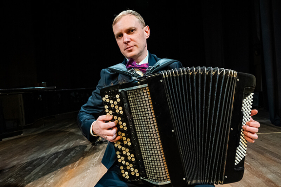 &Tcy;&acy;&mcy;&comma; &zcy;&acy; &ocy;&bcy;&lcy;&acy;&kcy;&acy;&mcy;&icy;&hellip;