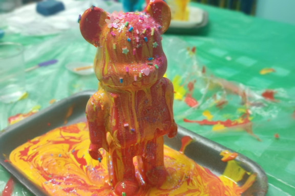 WOW мастер- класс: заливка мишки Bearbrick (из гипса) красками в технике FluidArt