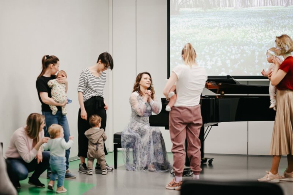 &Vcy; &gcy;&ocy;&scy;&tcy;&yacy;&khcy; &ucy; &Pcy;&iecy;&tcy;&rcy;&ucy;&shcy;&kcy;&icy; &lpar;&Pcy;&iecy;&scy;&iecy;&ncy;&kcy;&icy;-&mcy;&acy;&lcy;&ycy;&shcy;&kcy;&icy;&rpar;