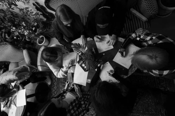 &Pcy;&acy;&ncy;&kcy;-&icy;&kcy;&ocy;&ncy;&ycy;&colon; &Ocy;&tcy; &Scy;&icy;&dcy;&acy; &Vcy;&icy;&shcy;&iecy;&scy;&acy; &dcy;&ocy; &Bcy;&icy;&lcy;&lcy;&icy; &Acy;&jcy;&lcy;&icy;&shcy;