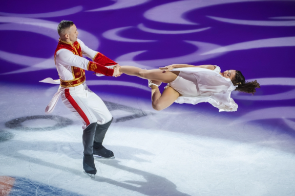 Щелкунчик на льду с симфоническим оркестром.