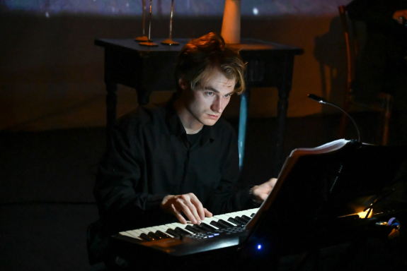 &Mcy;&ucy;&zcy;&ycy;&kcy;&acy; &vcy; &tcy;&iecy;&mcy;&ncy;&ocy;&tcy;&iecy;&period; &Ncy;&ocy;&vcy;&ocy;&gcy;&ocy;&dcy;&ncy;&iecy;&iecy; &vcy;&ocy;&lcy;&shcy;&iecy;&bcy;&scy;&tcy;&vcy;&ocy;