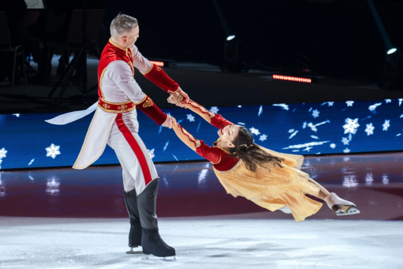 Щелкунчик на льду с симфоническим оркестром.