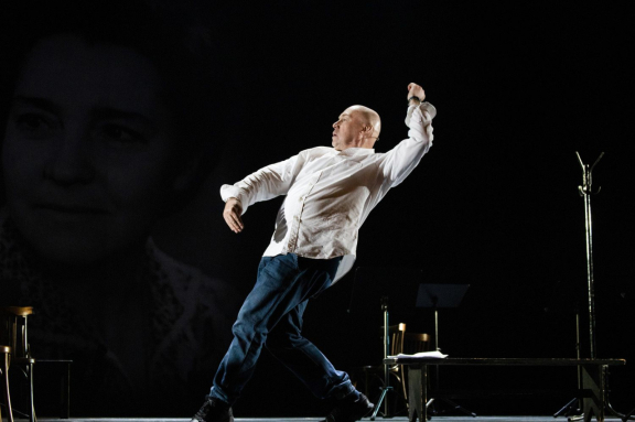 ВИКТОР СУХОРУКОВ. МОНОСПЕКТАКЛЬ "СЧАСТЛИВЫЕ ДНИ"