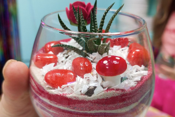 АРТ-каникулы в SandLand: создание мини-флорариума с песочной церемонией