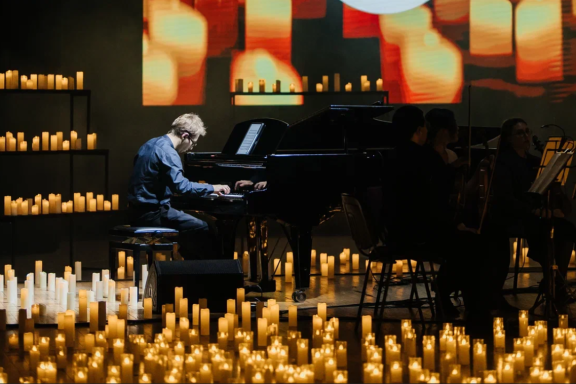 "P&period;S&period; &YAcy; &lcy;&yucy;&bcy;&lcy;&yucy; &tcy;&iecy;&bcy;&yacy;" Neo Classic Orchestra&comma; &zhcy;&icy;&vcy;&ocy;&jcy; &khcy;&ocy;&rcy; &icy; 3000 &scy;&vcy;&iecy;&chcy;&iecy;&jcy;&period;