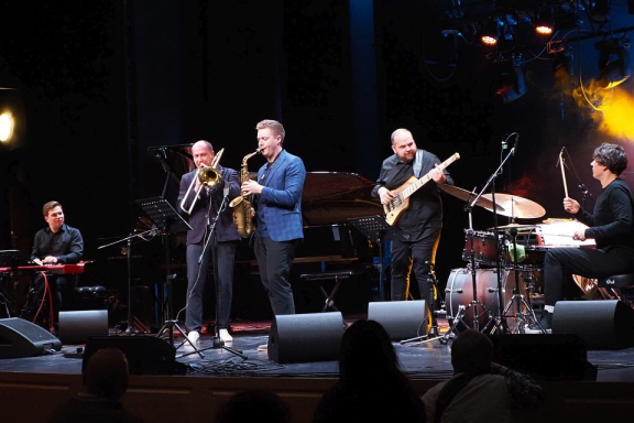 &Dcy;&zhcy;&acy;&zcy;-&rcy;&ocy;&kcy;