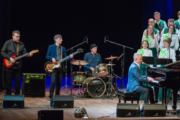 Мелодии и ритмы: сделано в СССР Д.Мажуков